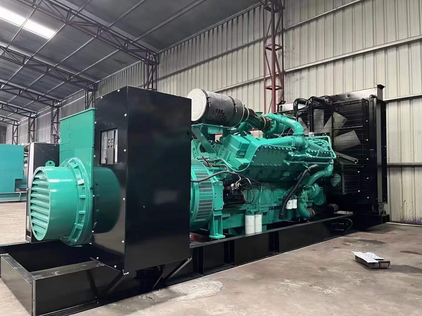 汤原如何降低 800kW 柴油发电机输出电流的波动？